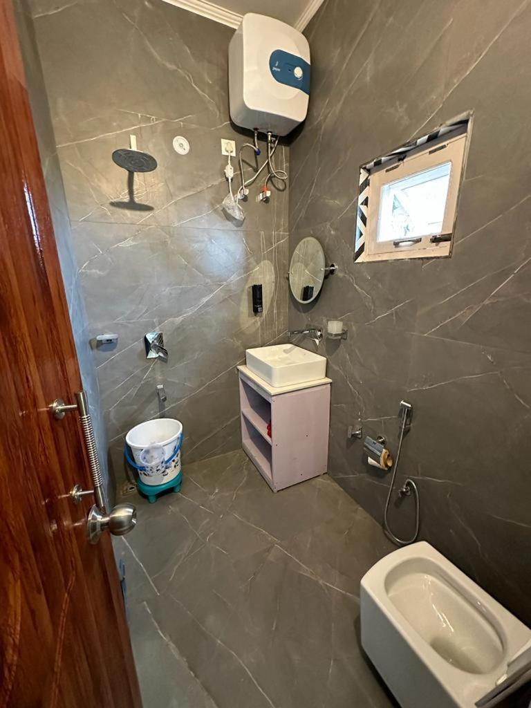 Hotel Goludev Valley View 奈尼塔尔 外观 照片